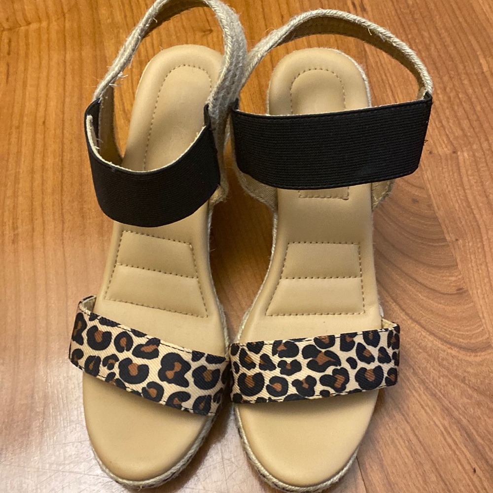 Mee Too Espadrilles like new